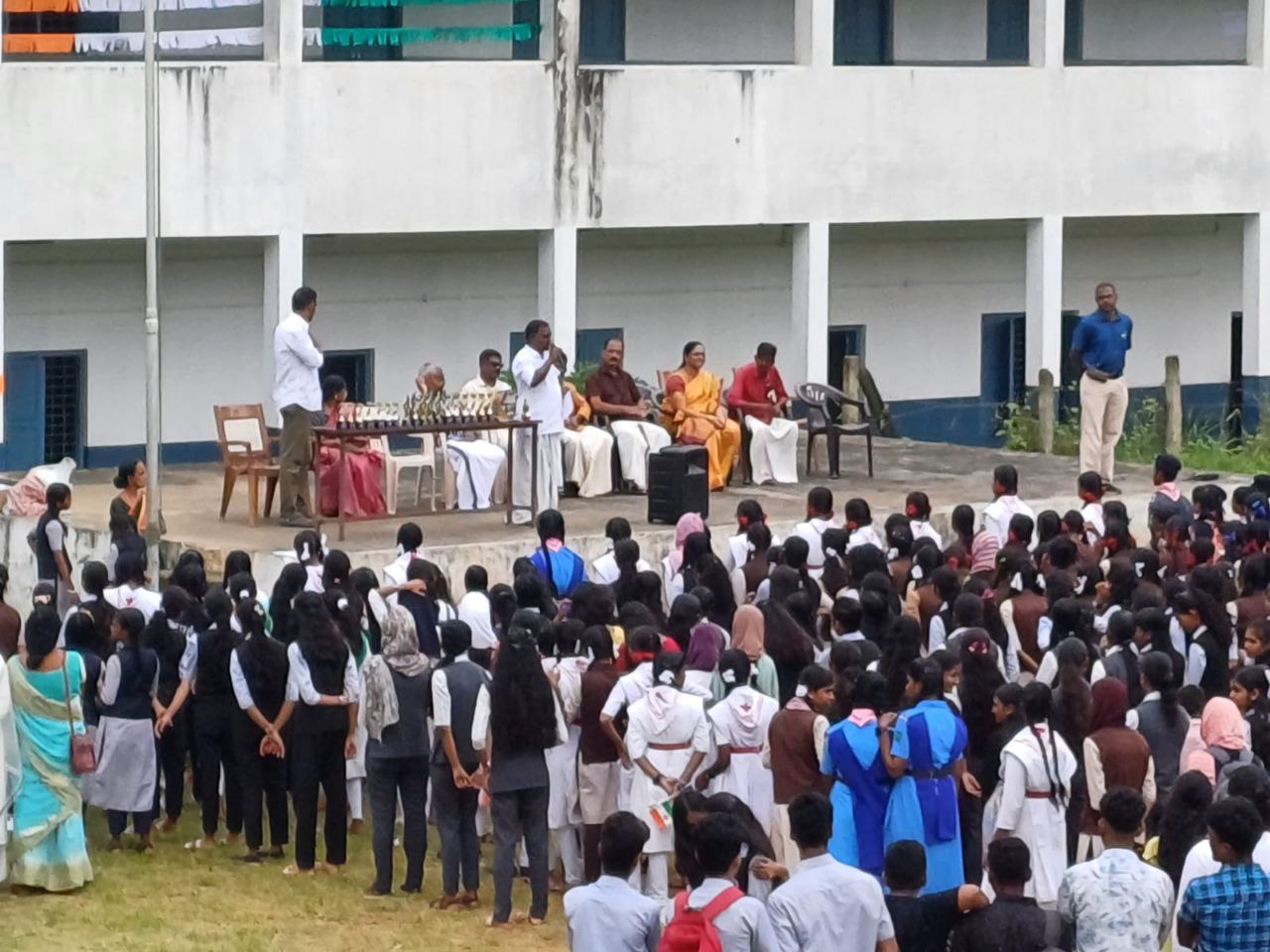 Audience gathered for flag off