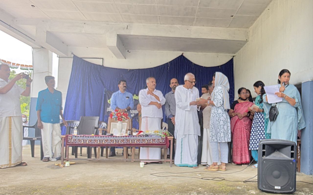 Class toppers group photo with trophies